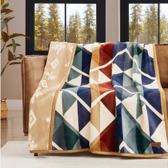 New Pendleton Reversible Plush Throw, 50" x 70", Serrado - Picture 1 of 7